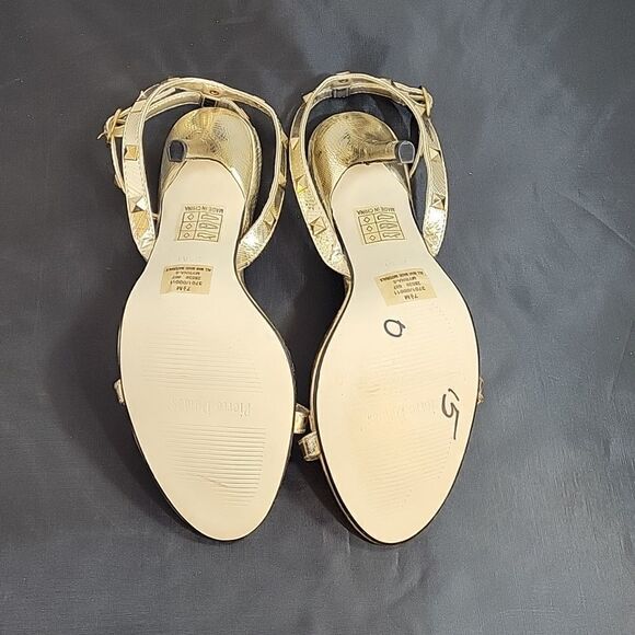 BRAND NEW PIERRE DUMAS GOLD STUDDED ANKLE AND ADJUSTABLE BUCKLE STRAP SANDAL - Picture 7 of 13